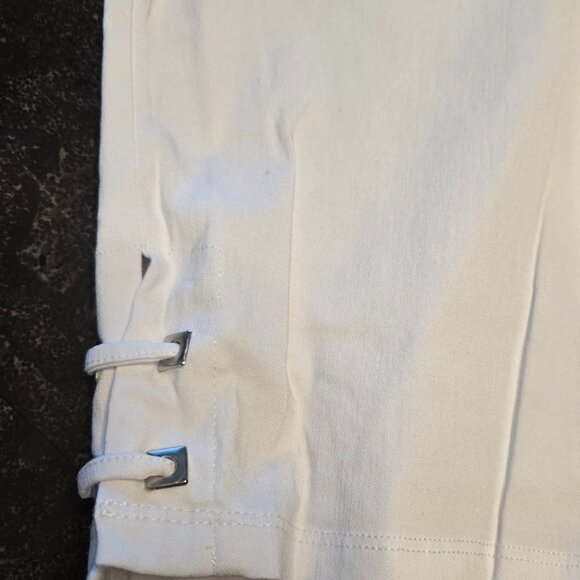 RETRELOGY WHITE STRETCH BERMUDA SHORTS - Picture 3 of 5